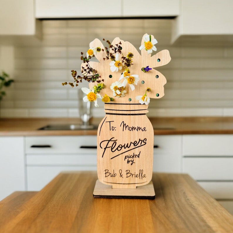 🌸 Personalized Wooden Flower Vase – Flowers Picked Just for Mom