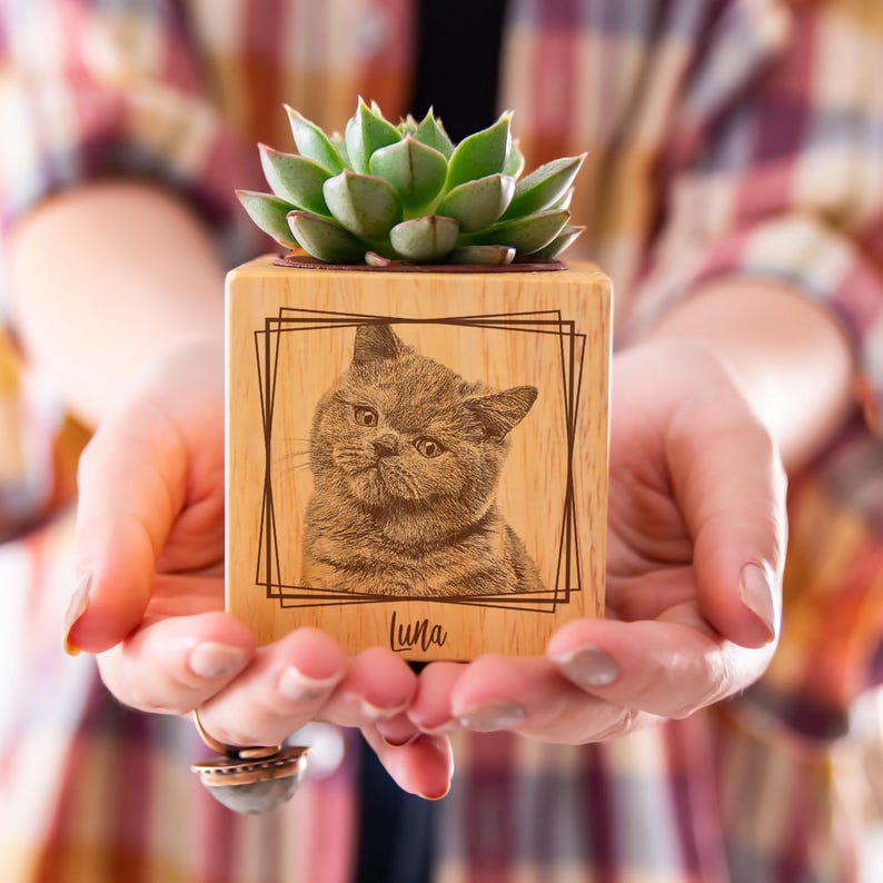 🌸Custom Pet Portrait Planter – Wood Succulent Pot with Photo