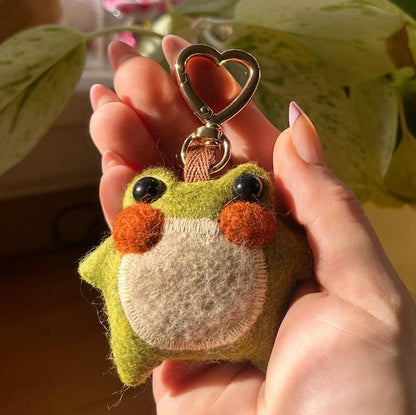 ✨🐸 Twig the Pocket Frog Keychain – Your Tiny Travel Companion 🐸