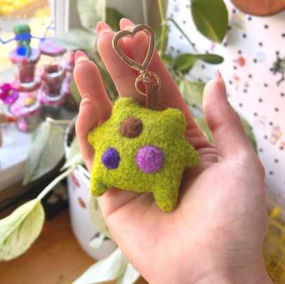 ✨🐸 Twig the Pocket Frog Keychain – Your Tiny Travel Companion 🐸