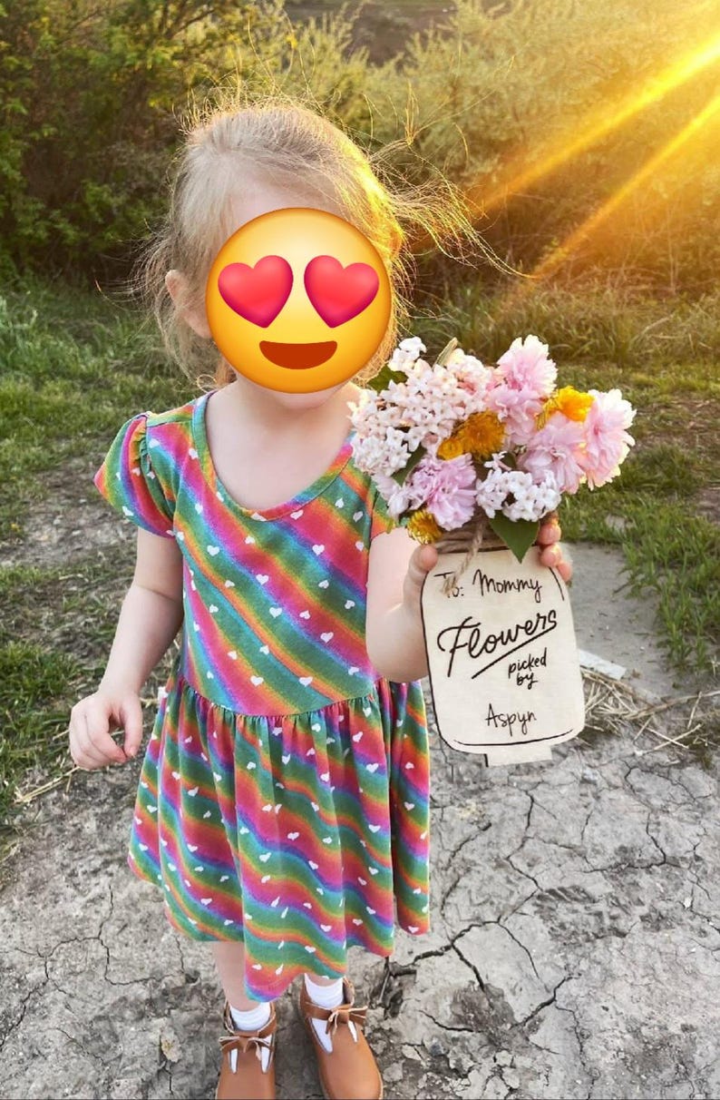 🌸 Personalized Wooden Flower Vase – Flowers Picked Just for Mom