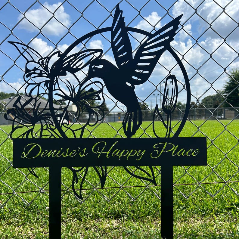 🌸 Custom Hummingbird Metal Garden Sign – Personalized Name & Flower Design