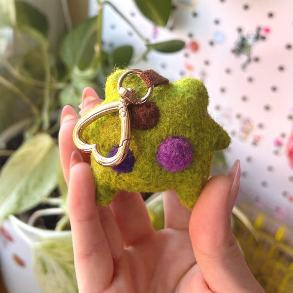 ✨🐸 Twig the Pocket Frog Keychain – Your Tiny Travel Companion 🐸