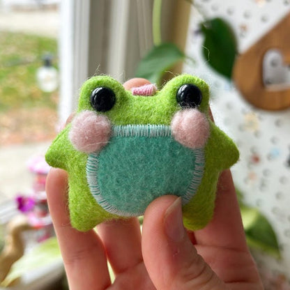 ✨🐸 Twig the Pocket Frog Keychain – Your Tiny Travel Companion 🐸