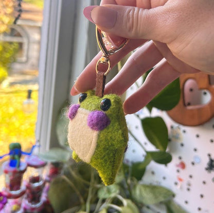✨🐸 Twig the Pocket Frog Keychain – Your Tiny Travel Companion 🐸