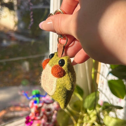 ✨🐸 Twig the Pocket Frog Keychain – Your Tiny Travel Companion 🐸