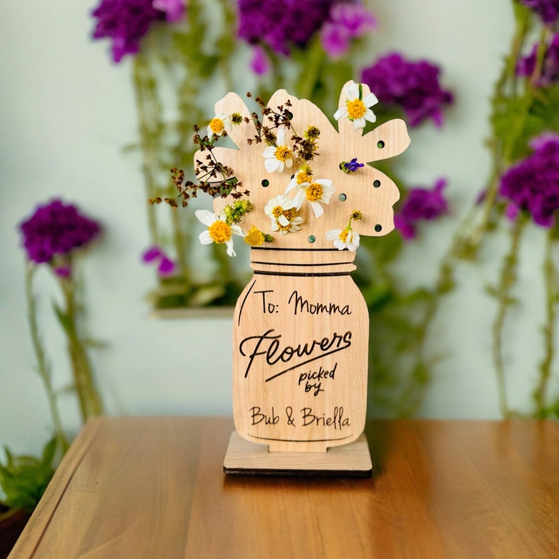 🌸 Personalized Wooden Flower Vase – Flowers Picked Just for Mom