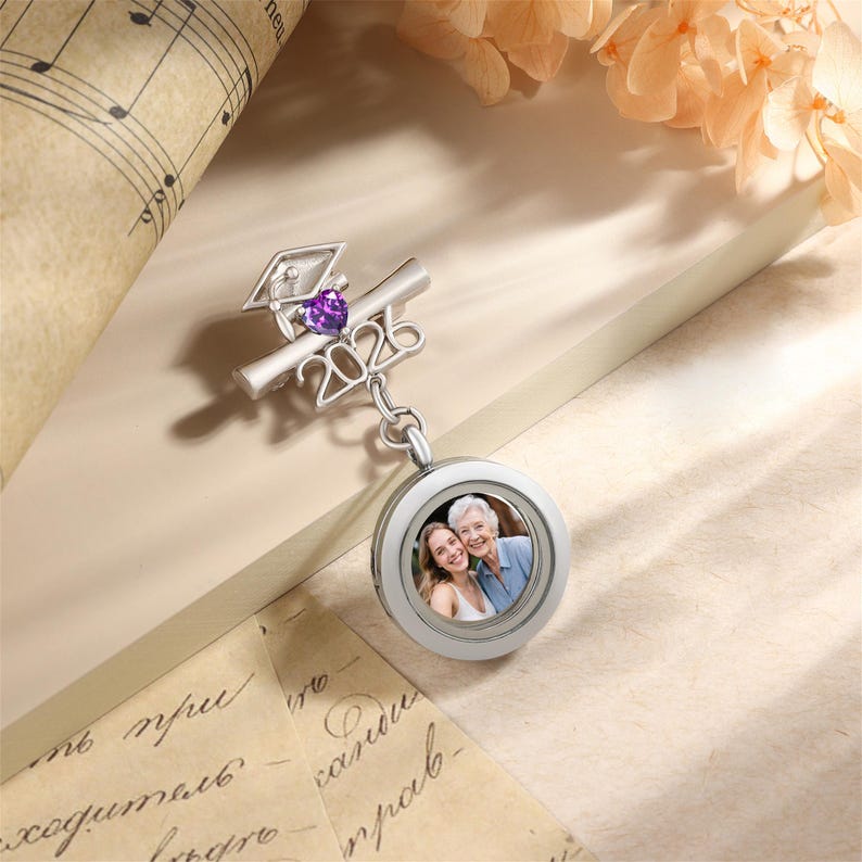 🎓 Personalized Graduation Lapel Pin with Photo & Birthstone – Custom Graduation Cap Memorial Brooch