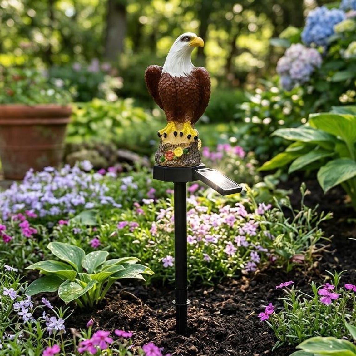 🦅 Solar Bald Eagle Garden Stake Light – Patriotic Yard Decor