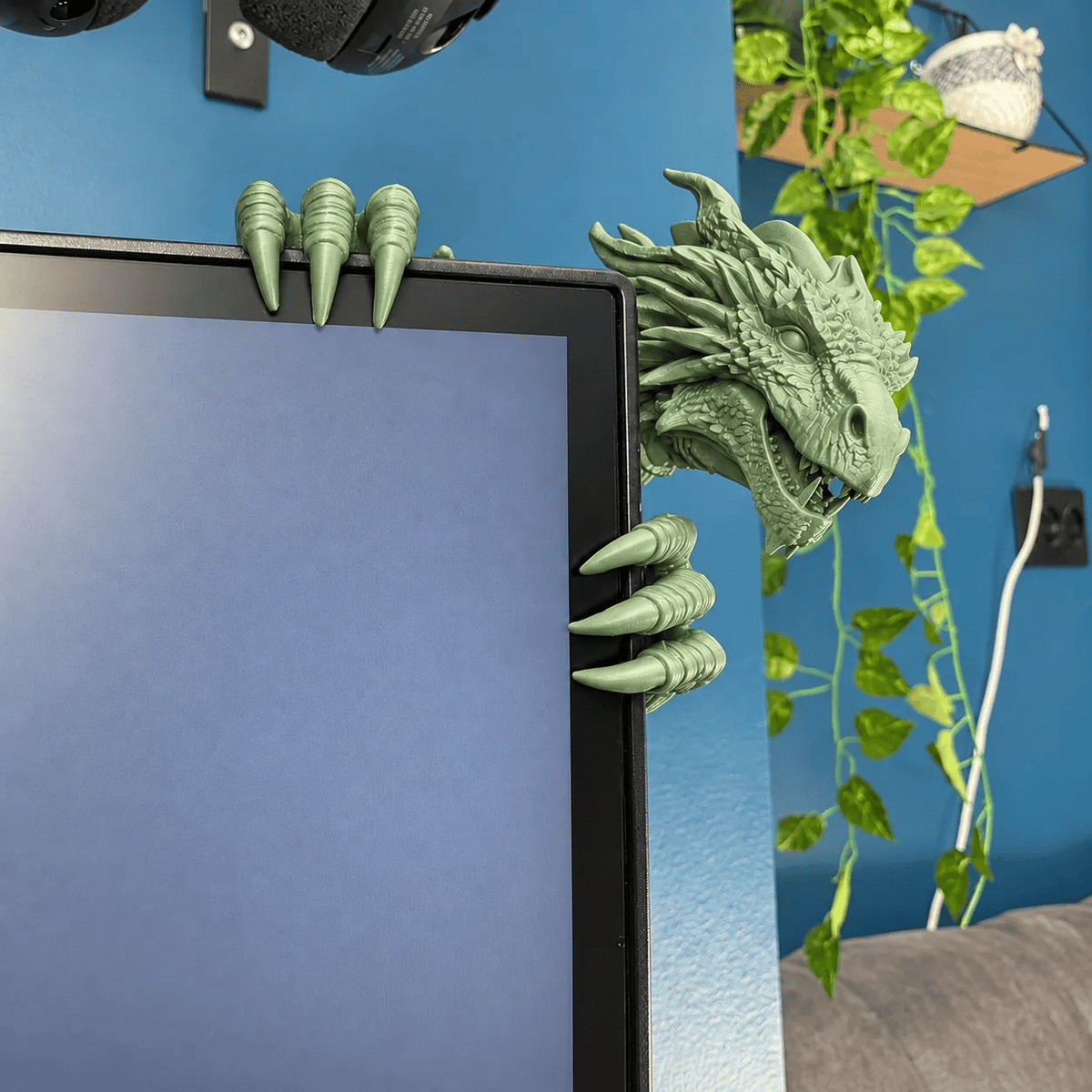 🐉🖥️Dragon Monitor Buddy – Fantasy Dragon Screen Companion