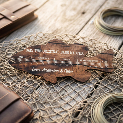 Personalized Fishing Ruler Sign for Dad or Grandpa – “We Hooked the Best!”
