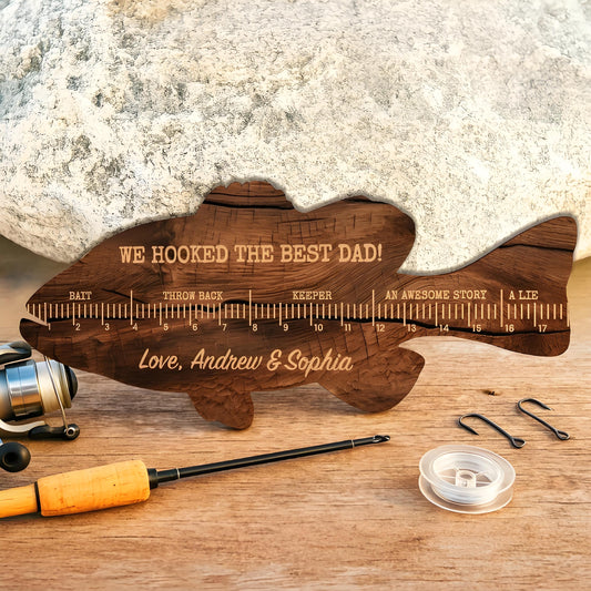 Personalized Fishing Ruler Sign for Dad or Grandpa – “We Hooked the Best!”